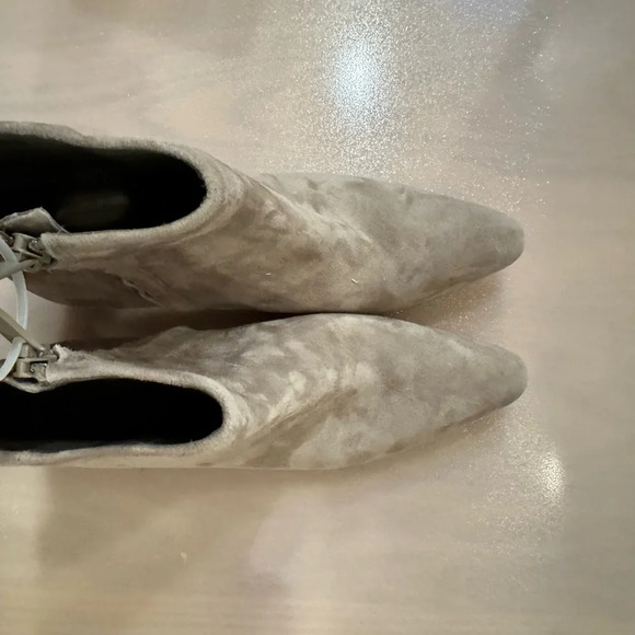 Vince Hilda Bootie Women’s size 6 Us in Woodsmoke Genuine Suede - Picture 7 of 7